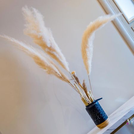מוסטר Luxury Apartment Black And Gold מראה חיצוני תמונה