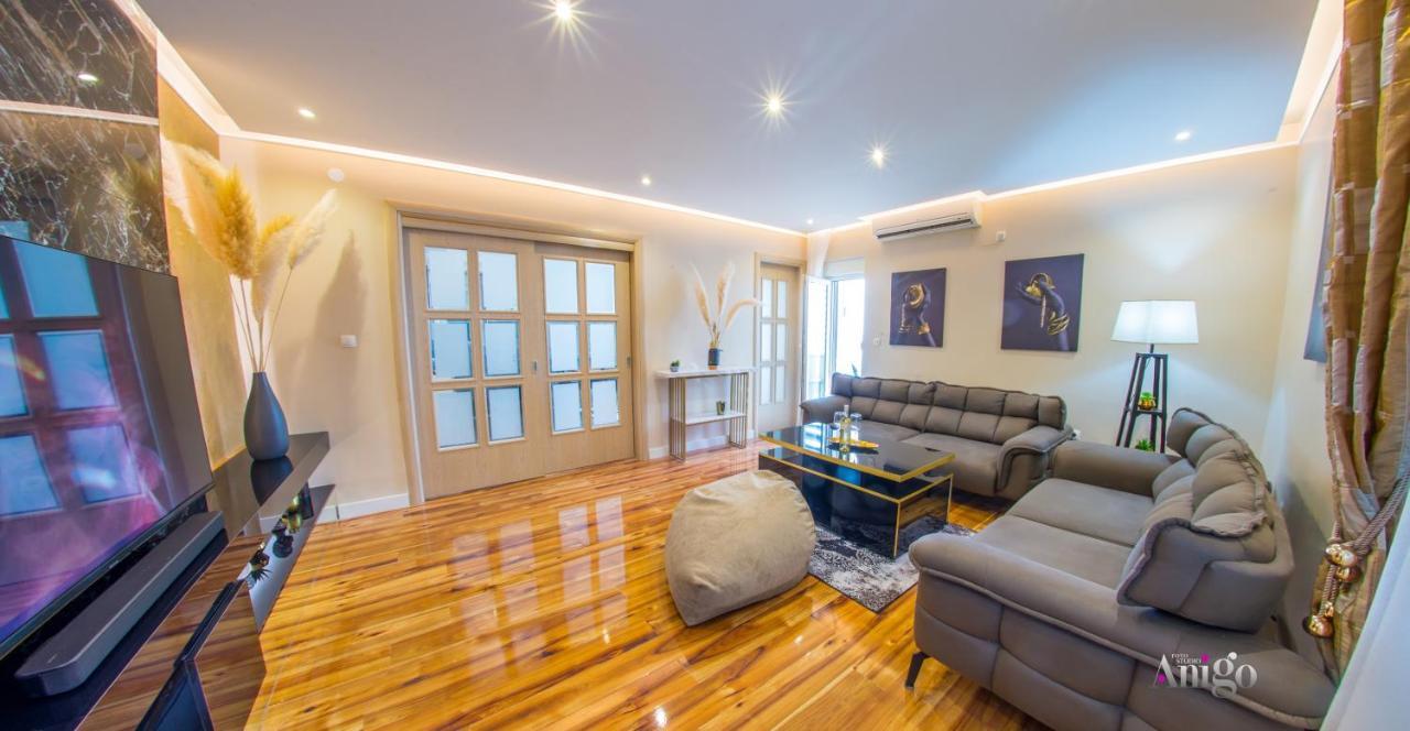 מוסטר Luxury Apartment Black And Gold מראה חיצוני תמונה