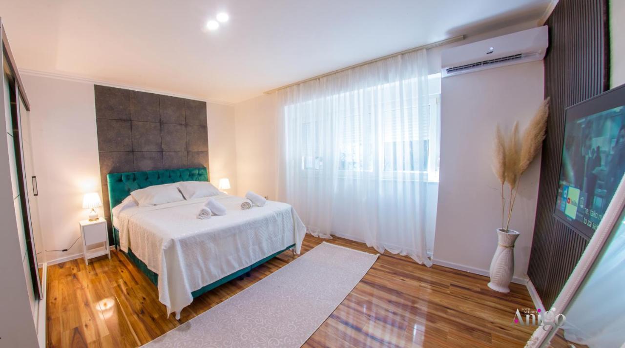 מוסטר Luxury Apartment Black And Gold מראה חיצוני תמונה