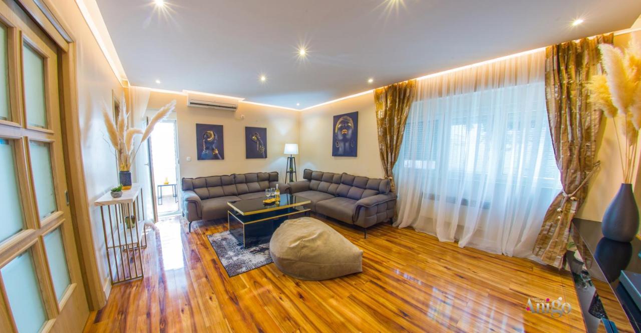 מוסטר Luxury Apartment Black And Gold מראה חיצוני תמונה