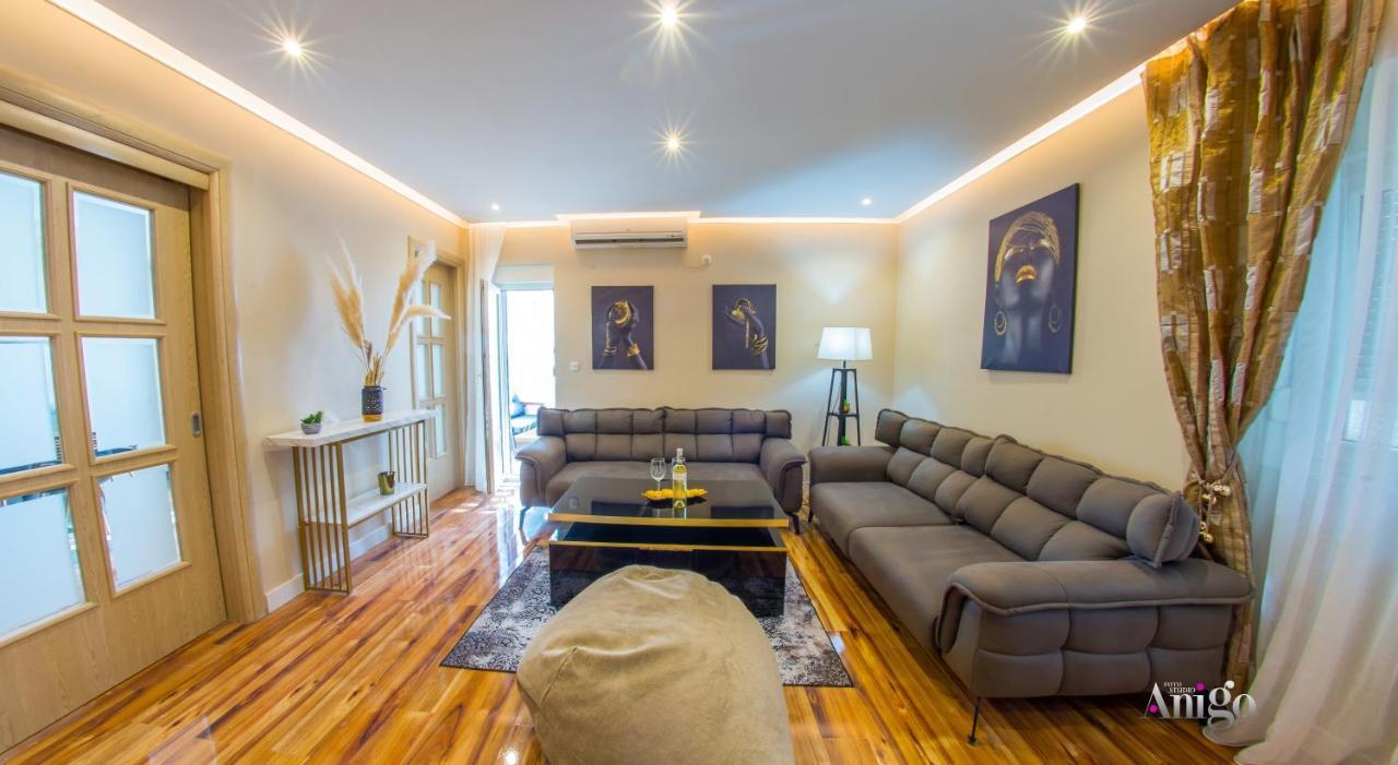 מוסטר Luxury Apartment Black And Gold מראה חיצוני תמונה