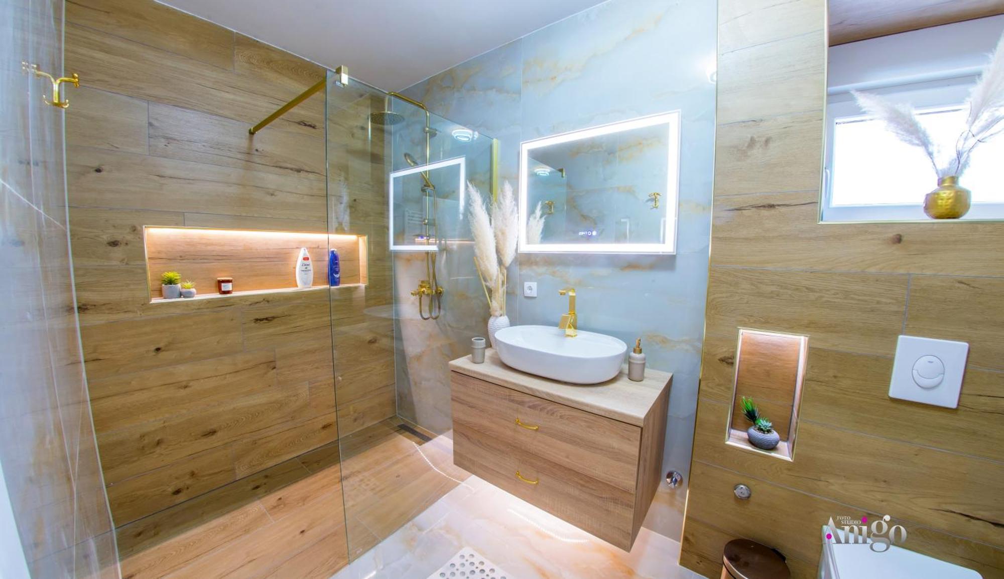 מוסטר Luxury Apartment Black And Gold מראה חיצוני תמונה