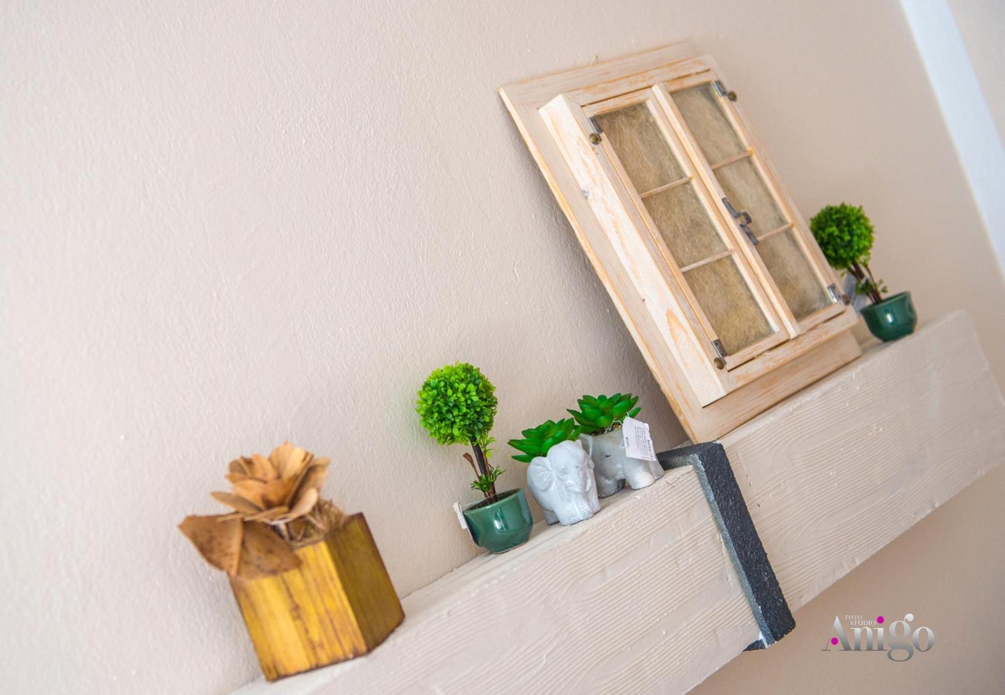 מוסטר Luxury Apartment Black And Gold מראה חיצוני תמונה