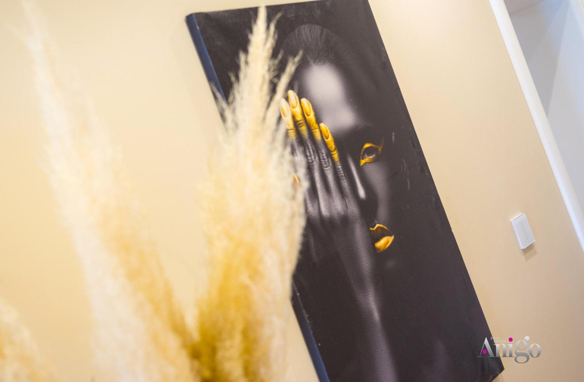 מוסטר Luxury Apartment Black And Gold מראה חיצוני תמונה