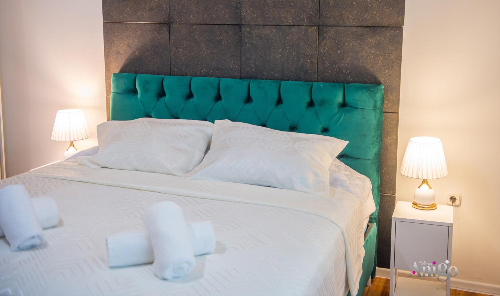 מוסטר Luxury Apartment Black And Gold מראה חיצוני תמונה