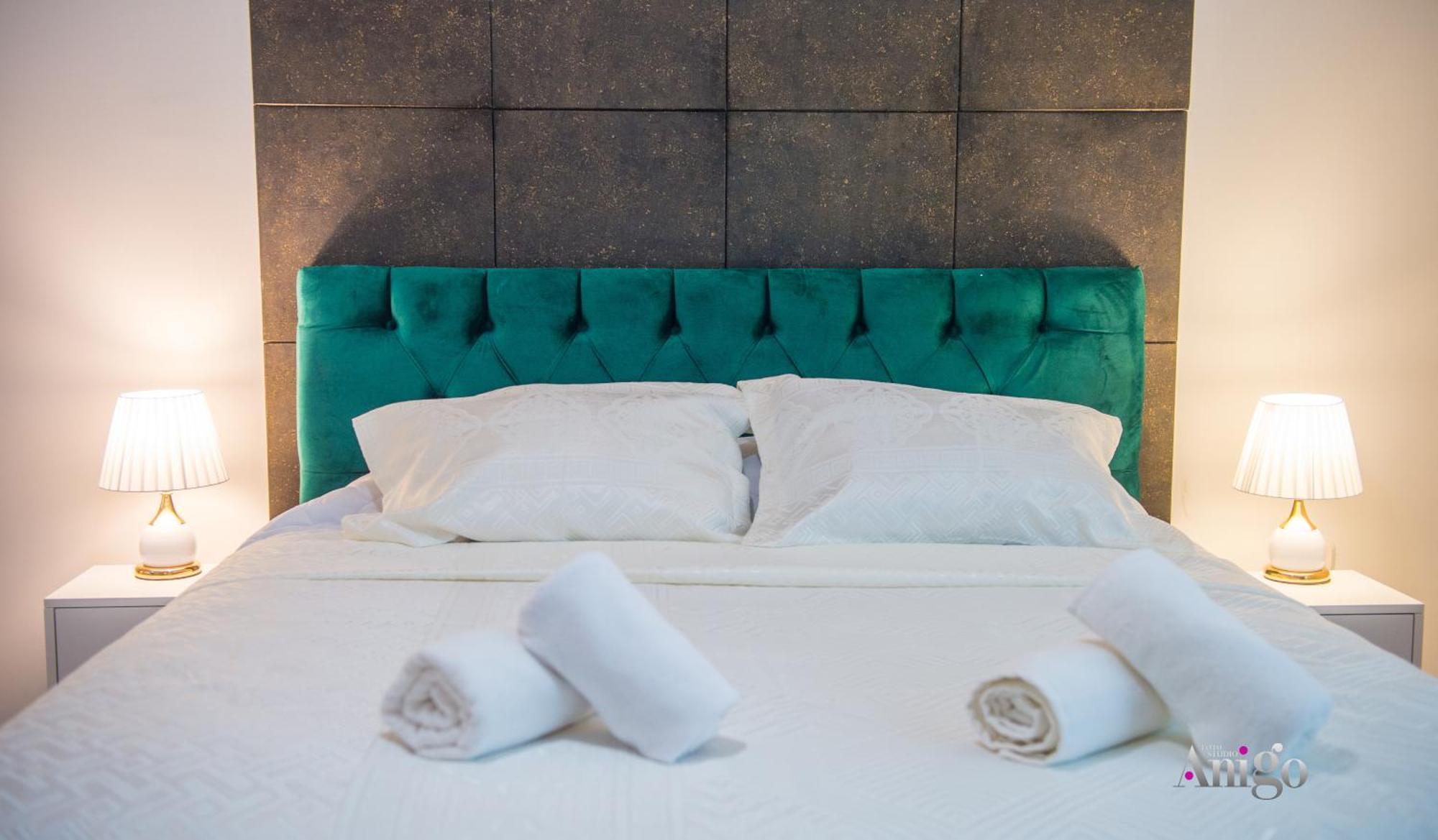 מוסטר Luxury Apartment Black And Gold מראה חיצוני תמונה