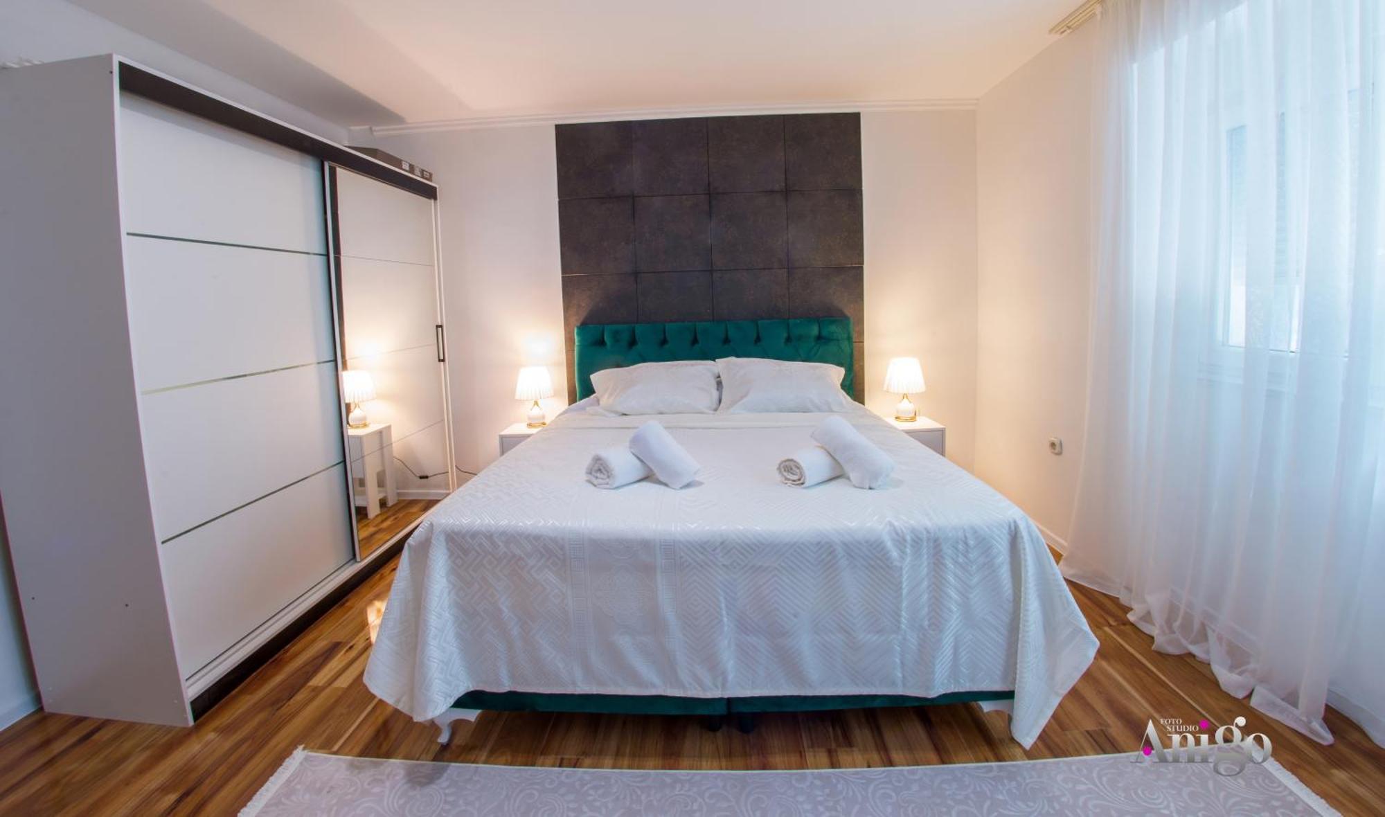 מוסטר Luxury Apartment Black And Gold מראה חיצוני תמונה