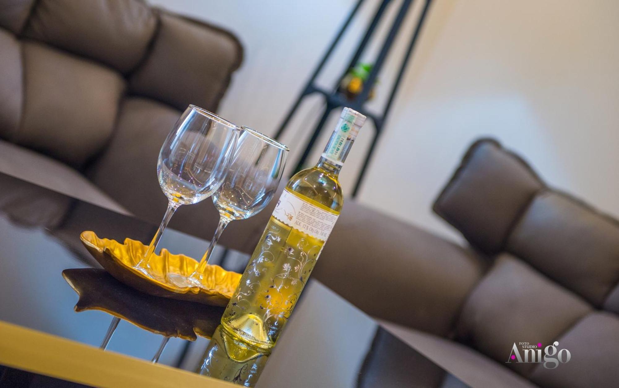 מוסטר Luxury Apartment Black And Gold מראה חיצוני תמונה
