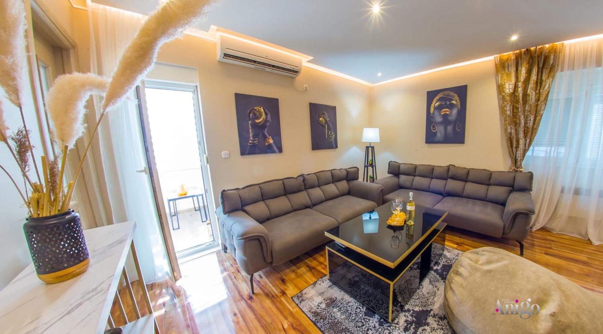 מוסטר Luxury Apartment Black And Gold מראה חיצוני תמונה